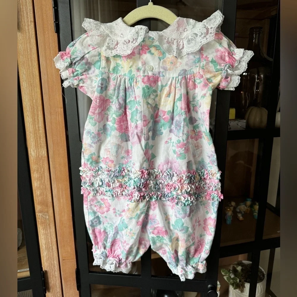💐Vintage 1980s Rare Editions Baby Romper Floral Lace Bubble Romper collar ruffle